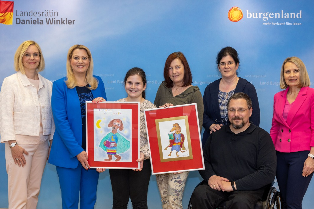 Burgenländische Künstlerin Petra Neulinger, Daniela Winkler und Gewinnerin Luzia aus der Volksschule Horitschon
